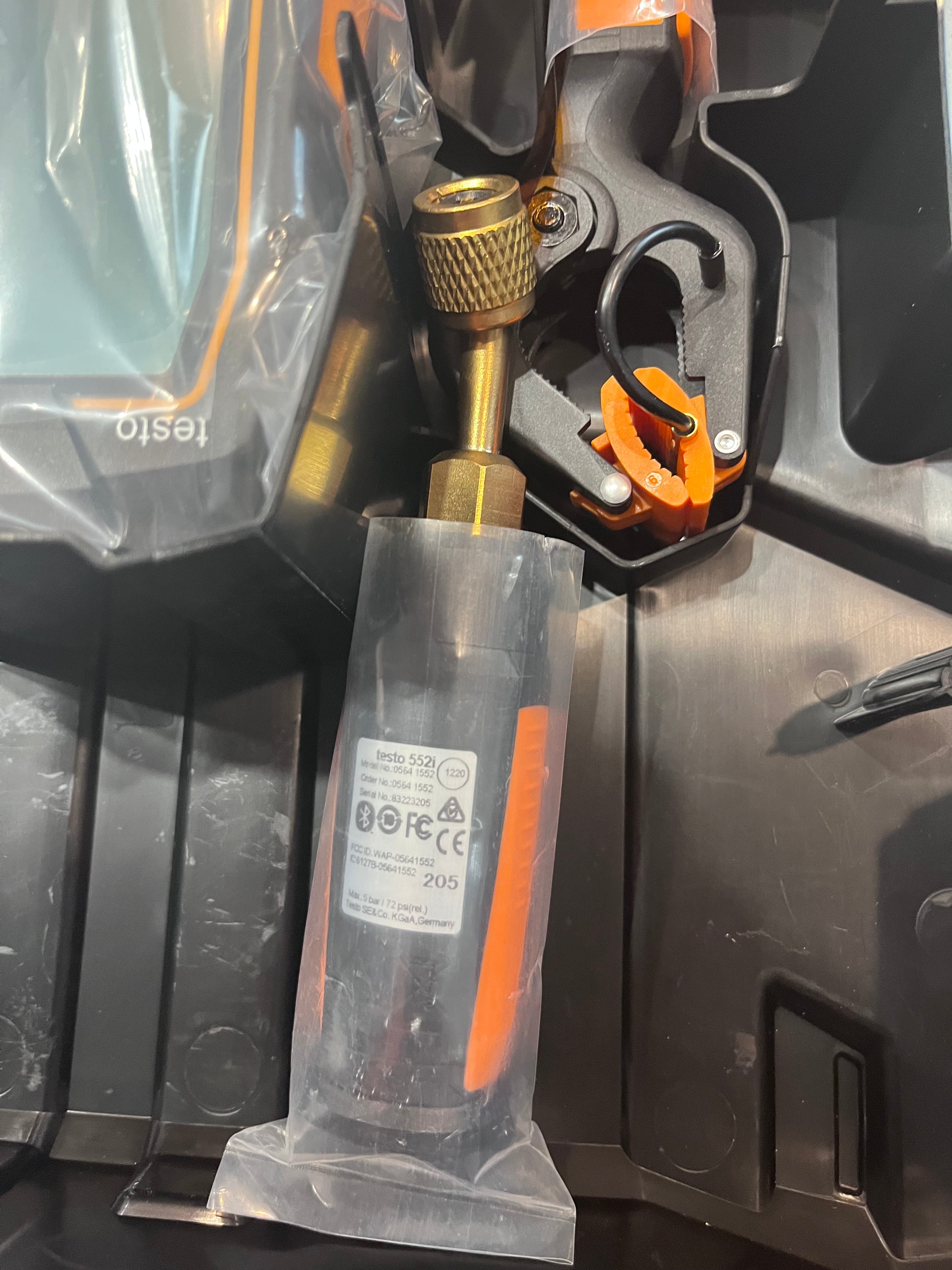 Open Box testo 550s AC Manifold Gauge Set - Manifold Gauges Hvac and Refrigeration - Incl. 2x testo 115i Pipe Clamp Thermometer, 1x testo 552i Micron