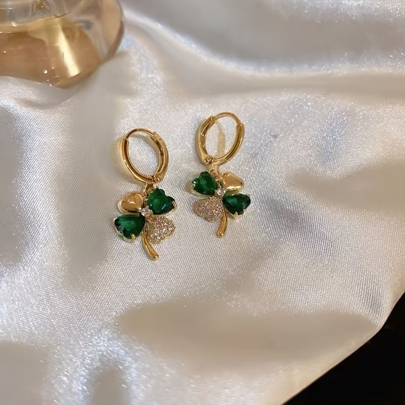 Creative Elegant Trendy Alloy Shamrock Pendant Earrings Gold Plated Decorative Accessories For Holiday Party Girls Accessories
