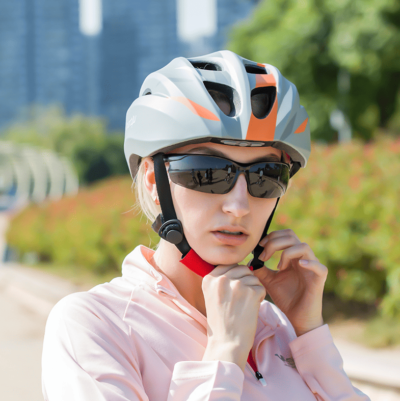 Bicycle Bluetooth helmet. (BT4.1 Bluetooth mode, 2X1W stereo phone, voice navigation GPS, MP3 music, ARGB LED dazzling tail light + left. Right turn signal lamp)