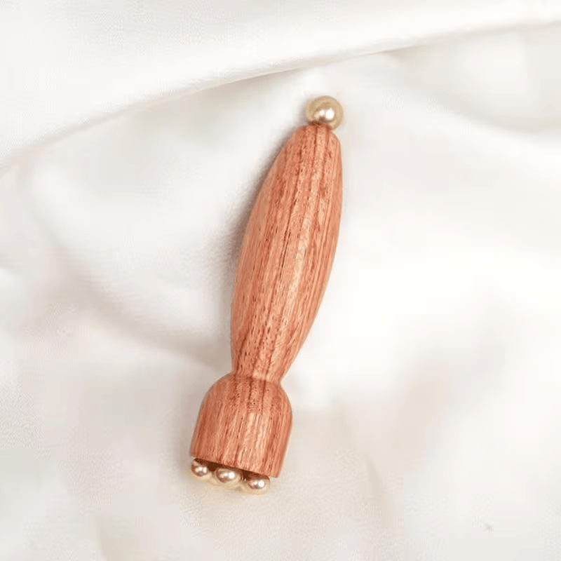 Wooden TCM acupoint massager, designed for eye bags, dark circles and sensitive skin, a traditional Chinese medicine skincare instrument equipped with facial and periocular massage sticks