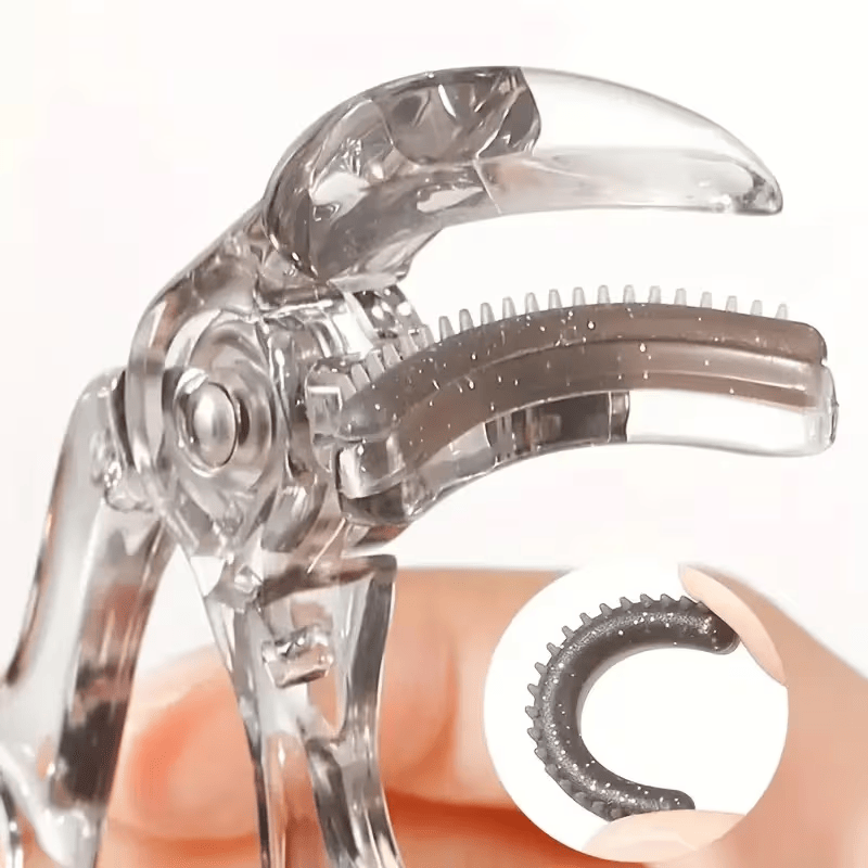 Portable wide-angle eyelash curler with built-in comb - suitable for all eye shapes, easy to use, battery-free, ideal for beginners