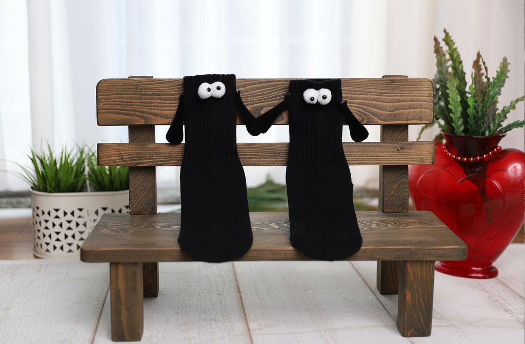 Magnetic Holding Hands Socks with Cartoon Eyes Couples Socks for Valentines Day 1 Pair