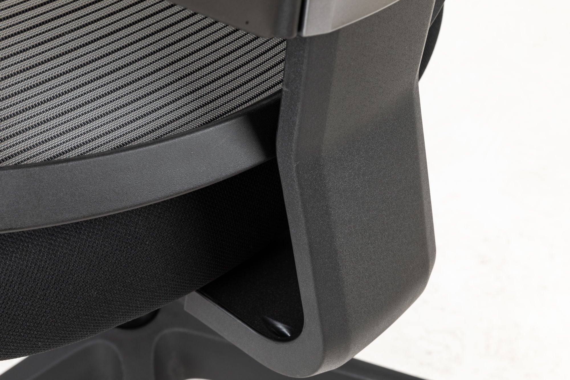 High back excusive office chair with head rest  and 4 level locked; color black; 300lbs