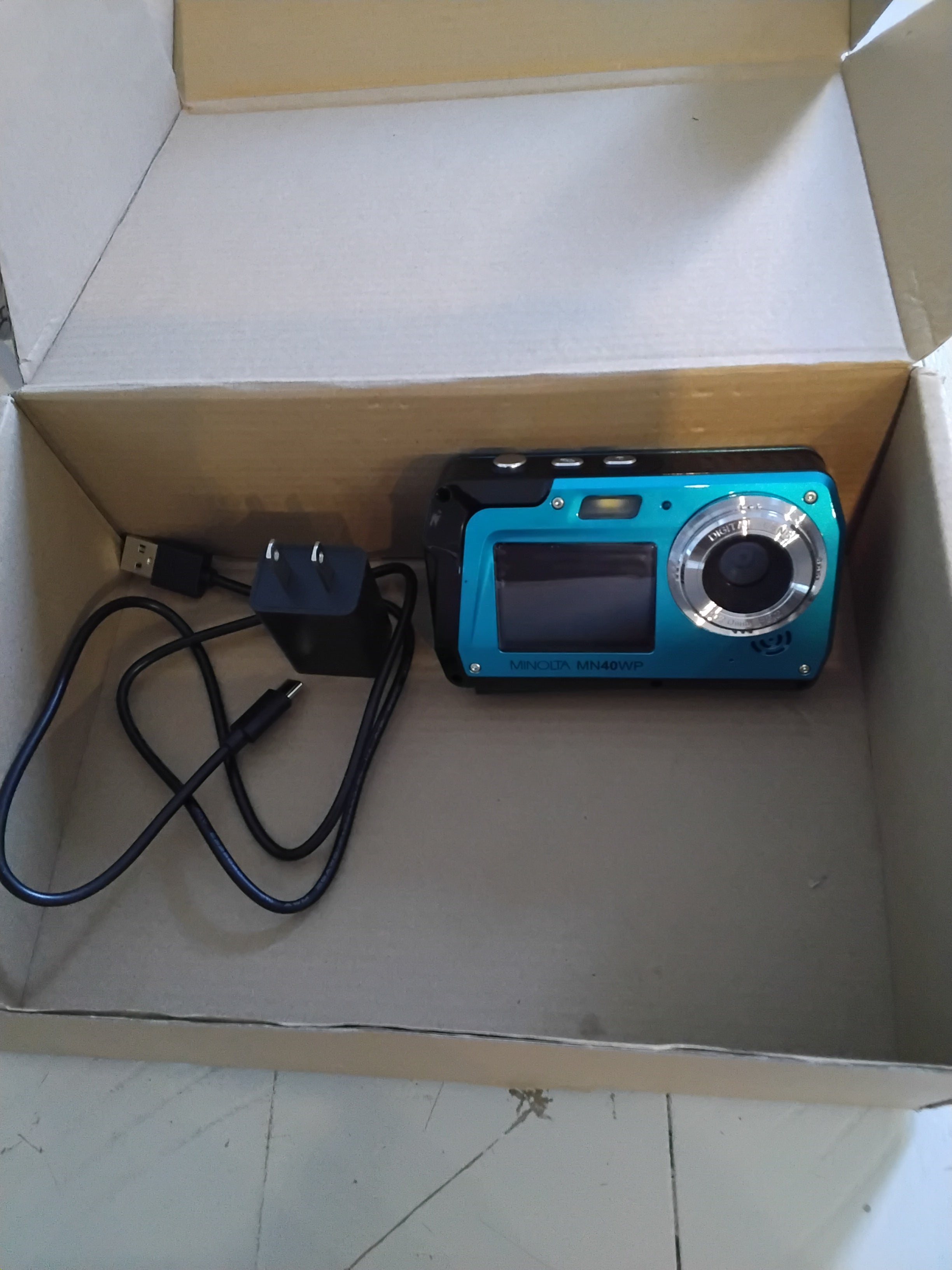 Open Box Minolta 48 MP Dual Screen Waterproof Digital Camera MN40WP
MISSING CARRYING POUCH 
WRIST STRAP AND INSTRUCTION MANUAL